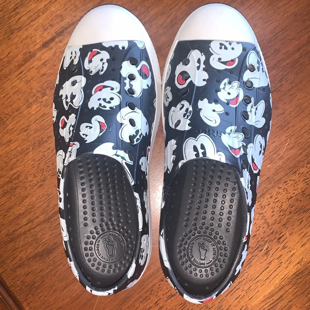NATIVE DISNEY BLACK MICKEY UNISEX SHOES WOMENS 7 MENS 5